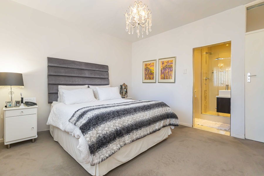 2 Bedroom Property for Sale in Sea Point Western Cape